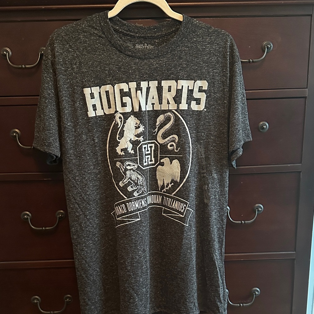 Harry Potter Hogwarts Crest  T-Shirt